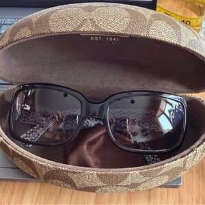 Coach Delphine Black Sunglasses Signature C Case & Coach Signature Cloth EUC